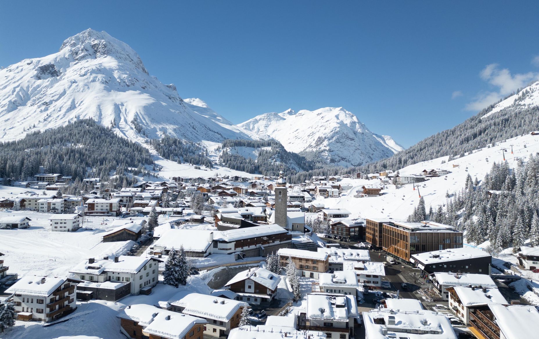 Lech mit Lechwelten Lech mit Lechwelten