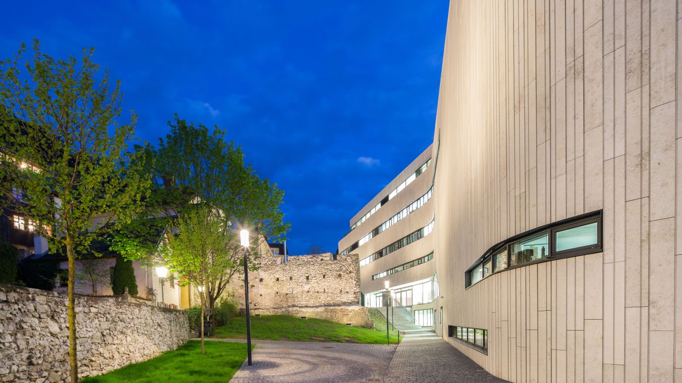 Montforthaus Feldkirch bei Dämmerung Montforthaus Feldkirch bei Dämmerung