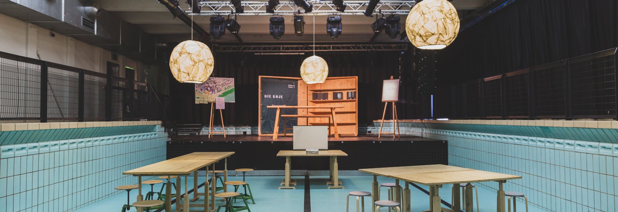 Eventsetting im Pool, Altes Hallenbad in Feldkirch Eventsetting im Pool, Altes Hallenbad in Feldkirch