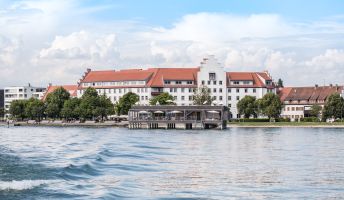Aussenansicht Seehotel am Kaiserstrand mit Badehaus am Bodensee in Lochau Aussenansicht Seehotel am Kaiserstrand mit Badehaus am Bodensee in Lochau