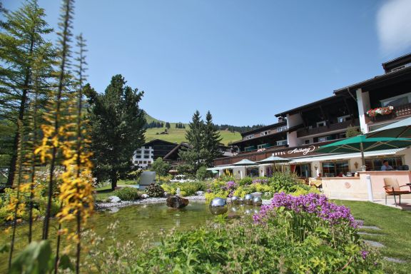 Aussenansicht Seminarhotel Arlberg im Sommer, Lech Aussenansicht Seminarhotel Arlberg im Sommer, Lech