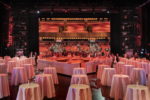 Cocktail Empfang auf der Hauptbühne Festspielhaus Bregenz Cocktail Empfang auf der Hauptbühne Festspielhaus Bregenz