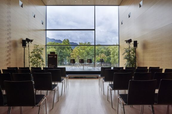 Bestuhlung Podiumsdiskussion im Propter Homines Saal Bestuhlung Podiumsdiskussion im Propter Homines Saal