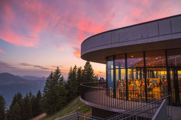 Abendstimmung im Panoramarestaurant Baumgarten Abendstimmung im Panoramarestaurant Baumgarten