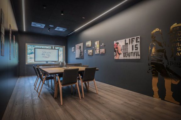 Revier Mountain Lodge Montafon-Kreativraum Banksy Revier Mountain Lodge Montafon-Kreativraum Banksy