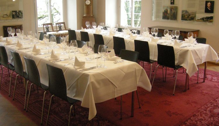 Bestuhlung in der Villa Falkenhorst Bestuhlung in der Villa Falkenhorst