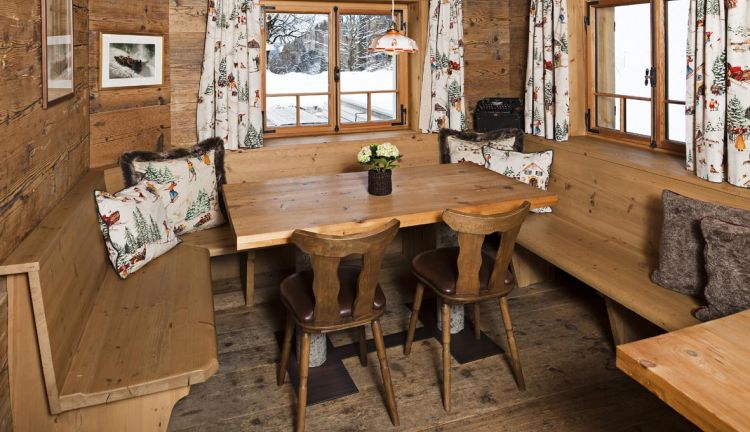 Besprechungstisch in der Millrütte, Götzis Besprechungstisch in der Millrütte, Götzis