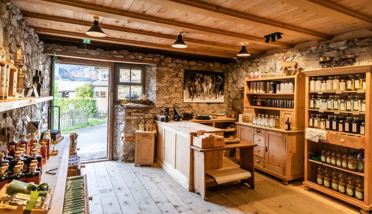 Verkaufsladen in der Bergbrennerei & Gasthaus Löwen im Bregenzerwald Verkaufsladen in der Bergbrennerei & Gasthaus Löwen im Bregenzerwald